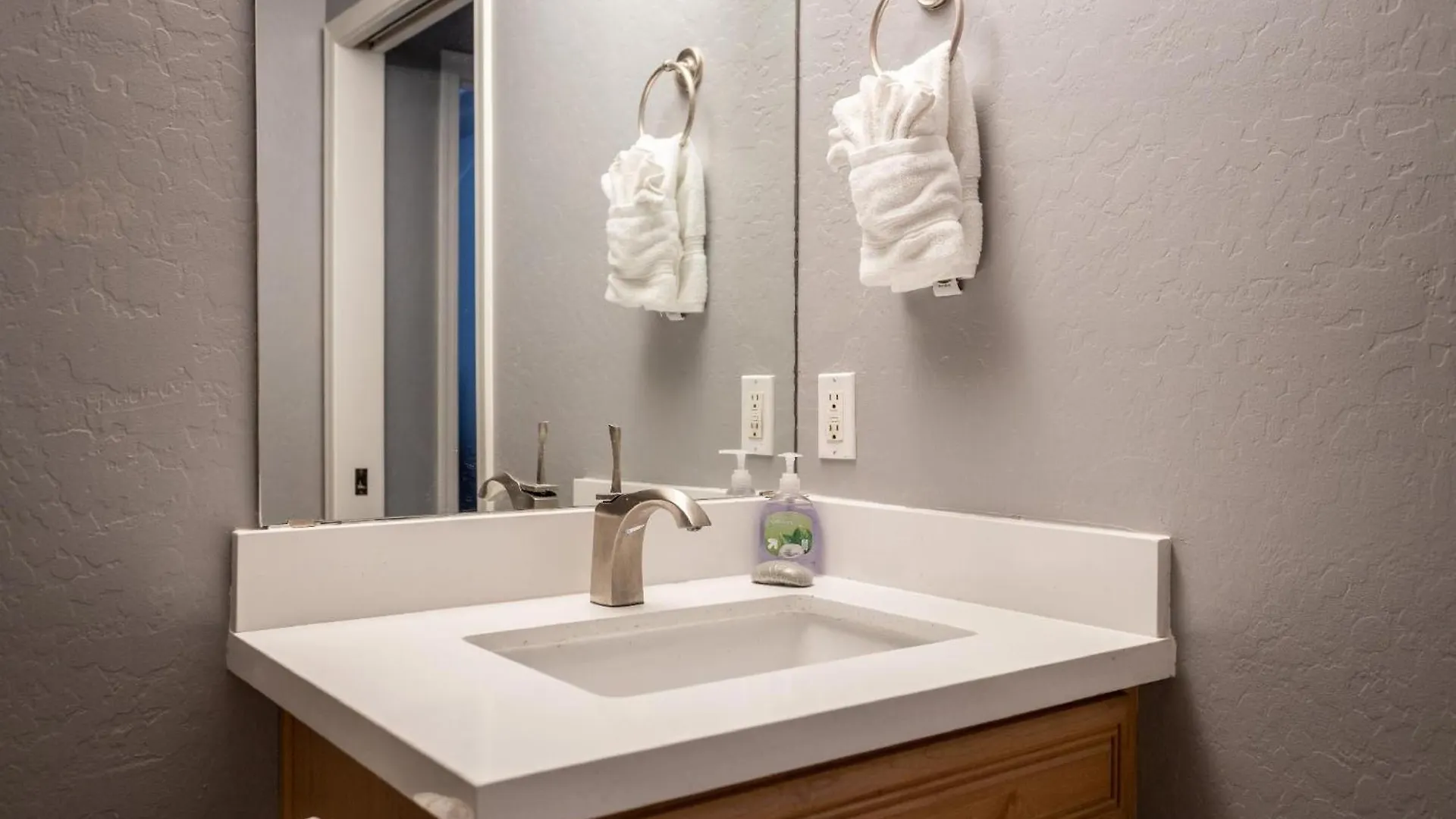 Saguaro Sunrise -Luxe Condo With Balcony & Pool Scottsdale Tatil Evi